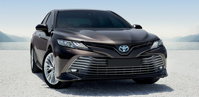 "Toyota Camry – Luxury and Comfortable Sedan for Hajj & Umrah Travel"