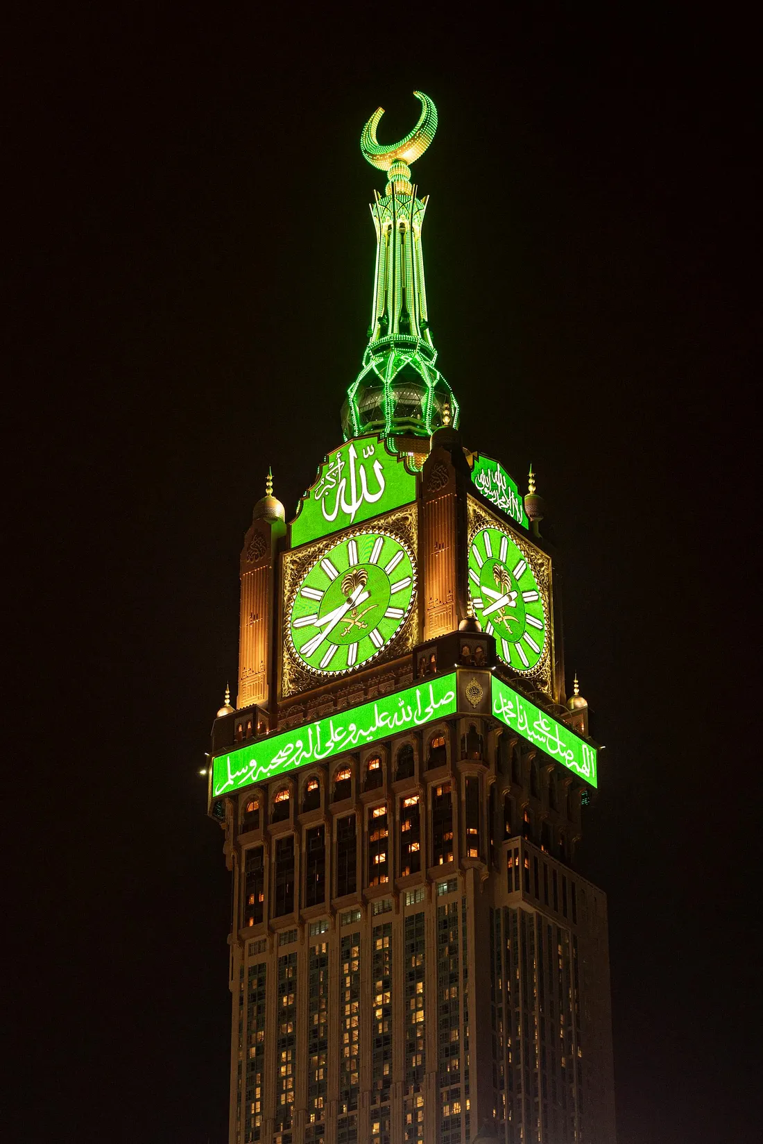 night picture of clock tower